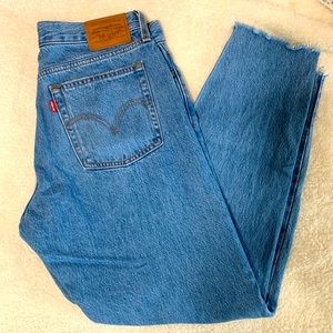 Levi’s Wedgie Straight Jeans EUC